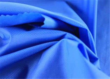 Porcellana Tessuto impermeabile del taffettà blu, tessuto di nylon comodo del taffettà di tatto 70d della mano fornitore
