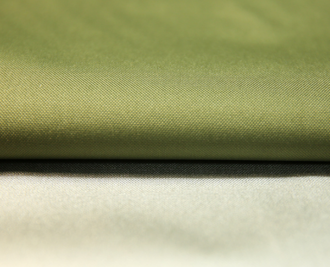 Il tessuto di nylon porpora di Oxford 600d, pianura ha tinto il tessuto elastico di nylon resistente dell'acqua